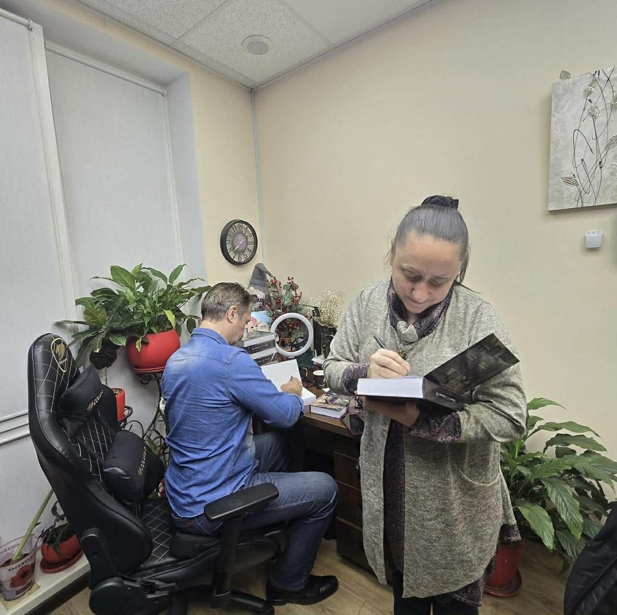Автори підписують примірники книги